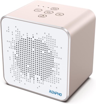 RENPHO Sound Machine, en liten kubformad ljudmaskin i vitt och ljus roséguld med perforerat högtalargaller och knappar på ovansidan.